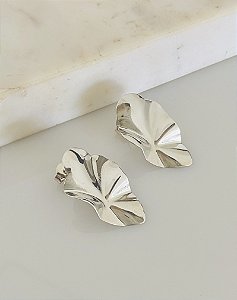 Brinco orgânico gota chapa em semijoia