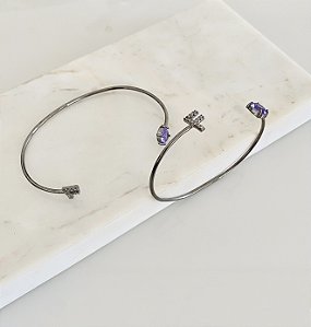 Bracelete com letra F em rôdio negro