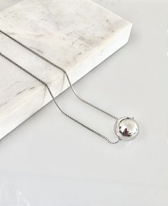 Colar esfera na veneziana 60cm em semijoia