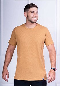 CAMISETA MASCULINA - CHESS - COR PÃO DE MEL