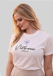 T-SHIRT FEMININA - VIRTUOSA PROVÉRBIOS 31:10 - COR MARFIM