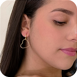 Brinco Argolinha de Click com Pingente de Coração Vazado M - Banhado a Ouro 18k