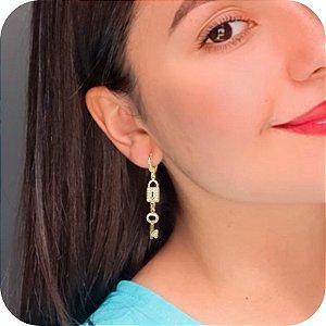 Brinco Argolinha de Click com Pingente Duplo Cadeado e Chave - Banhado a Ouro 18k