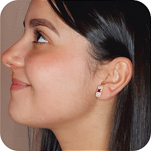 Brinco Multicolor P de Zircônias - Banhado a Ouro 18k