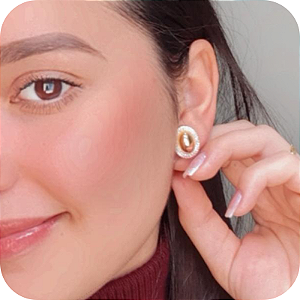 Brinco Botão com Acabamento de Microzircônias - Banhado a Ouro 18k
