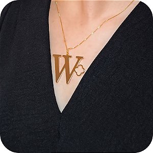 Colar de Letra W com Trevo - Design Próprio - Banhado a Ouro 18k