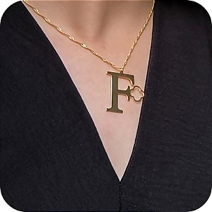 Colar de Letra F com Trevo - Design Próprio - Banhado a Ouro 18k