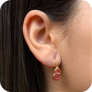 Brinco Argolinha de Click com 3 Pedras Rosas - Banhado a Ouro 18k