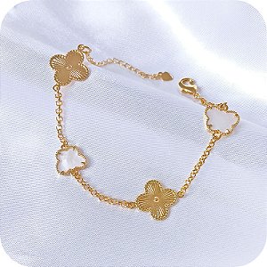 Pulseira de Trevos com Borboletas em Madrepérola - Banhada a Ouro 18k