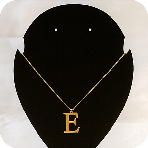 Colar de Letra E Simples