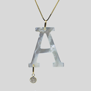 Pingente Ouro 18K Letra "A" Madrepérola