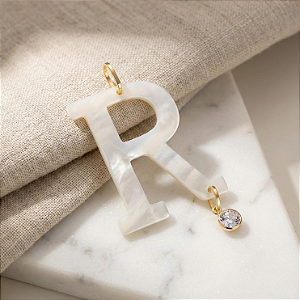 Pingente Ouro 18K Letra "R" Madrepérola
