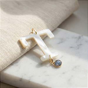 Pingente Ouro 18K Letra "T" Madrepérola