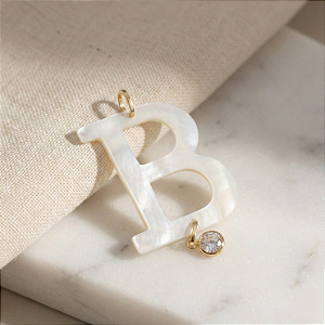 Pingente Ouro 18K Letra "B" Madrepérola