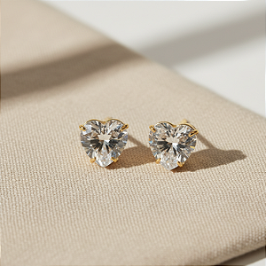 Brinco Ouro 18k Ponto de Luz Coração 6mm Branca