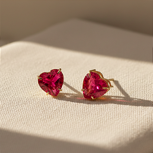 Brinco Ouro 18k Ponto de Luz Coração 6mm Vermelho