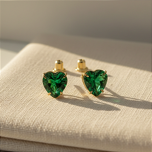 Brinco Ouro 18k Ponto de Luz Coração 6mm Verde Esmeralda