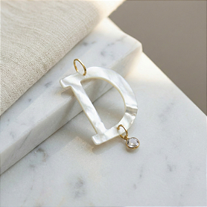 Pingente Ouro 18K Letra "D" Madrepérola