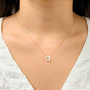 Colar Ouro 18k Letra "Q" Madrepérola na Corrente Zeta