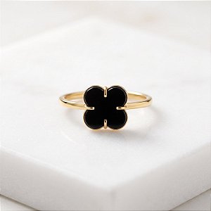 Anel Trevo Ônix Natural em Ouro 18k