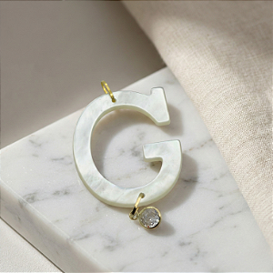 Pingente Ouro 18K Letra "G" Madrepérola