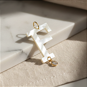 Pingente Ouro 18K Letra "F" Madrepérola