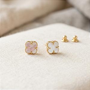 Brinco Cute Trevo Madrepérola em Ouro 18k