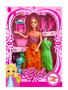 BONECA COM ACESSÓRIOS