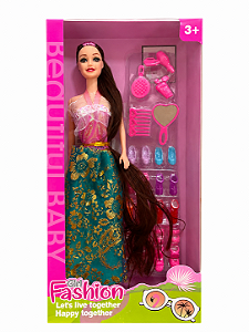 BONECA COM ACESSÓRIOS