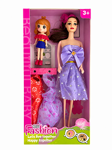BONECA COM ACESSÓRIOS