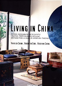 Livro Living in China