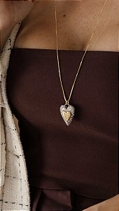 Colar Coração “O amor vence tudo”