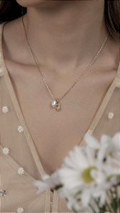 Colar Mini Rosa e Pingente Madriperola