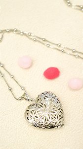 Colar Longo Relicário Coração Aromático