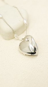 Colar Relicário Coração Liso com Ponto de Luz ( SEM FOTO )