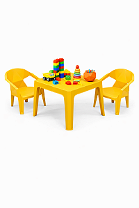 Mesa Infantil com 2 Cadeiras Diamante de Plástico Amarela - Resistente e Seguro