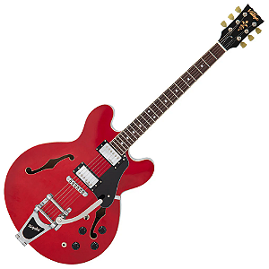 Guitarra Vintage VSA500B Reissued Bigsby Cherry Red com Corpo Maple Braço Mogno Escala Rosewood 22 Trastes 2 Humbuckers Wilkinson Ponte TOM com Bigsby
