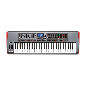Teclado Controlador MIDI Novation Impulse 61 USB 61 Teclas Semi-pesadas com Faders Motorizados Pads Knobs e Tela LCD