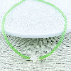 Choker De Prata Cristais Verdes Com Trevo em Madrepérola