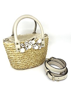 Bolsa de palha e conchas