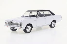 CHEVROLET OPALA 1969 BRANCO COM TETO VINIL PRETO ESCALA 1:24