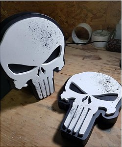 EMBLEMA DECORATIVO EM RESINA - PUNISHER JUSTICEITO