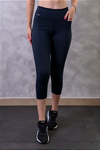 Calça Capri Fitness em Suplex com Recortes e Bolsos