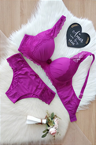 Conjunto Lingerie Plus Size com Base de Espuma Alça do Sutiã Rendada e Calcinha Tradicional