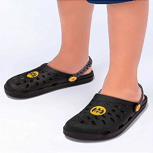 babuche infantil batman grendene liga da justiça emborrachado preto nos tamanhos 25 a 31
