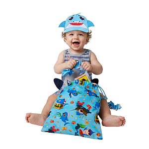 kit presente tema tubarão bebê inclui macacão colorido boné azul saco de presente laminado
