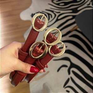 Cinto fino com fivela oval