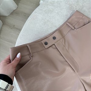 Calça flare em courino Magali