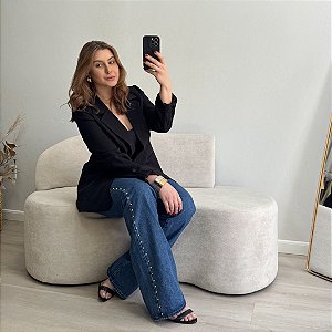 Calça flare jeans com rebites Isabeli
