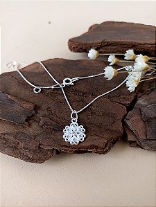 Gargantilha Flor Com Pedras  - Prata 925